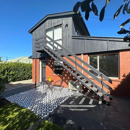 Beckenham Studio On Tree Lined Street Christchurch Exterior foto